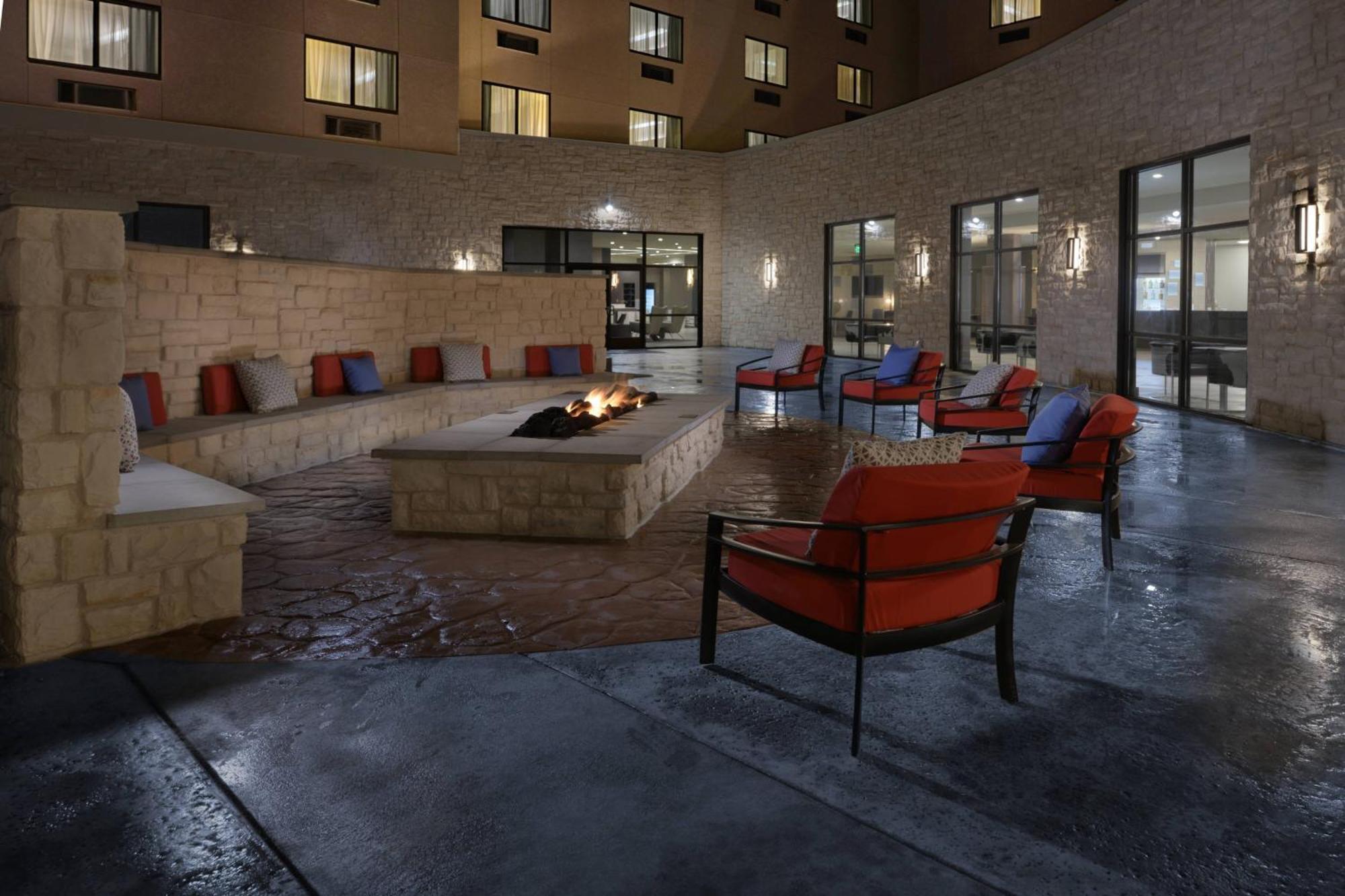 Courtyard By Marriott Austin Флюгервилль Экстерьер фото